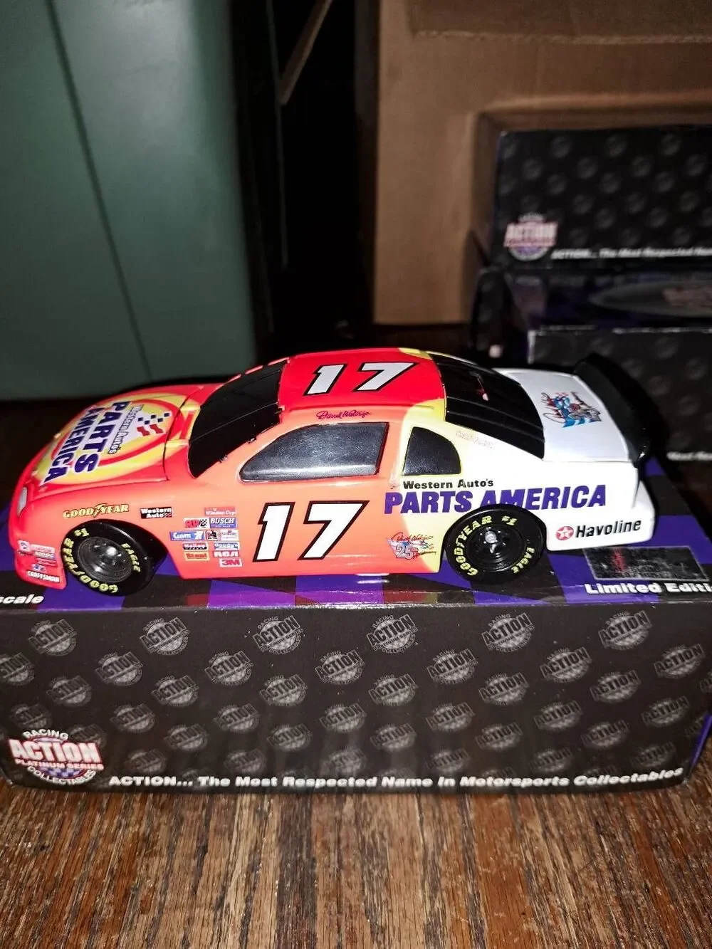 Vintage 96 Action Platinum Collectibles Darrell Waltrip Die Cast Nascar Race Car
